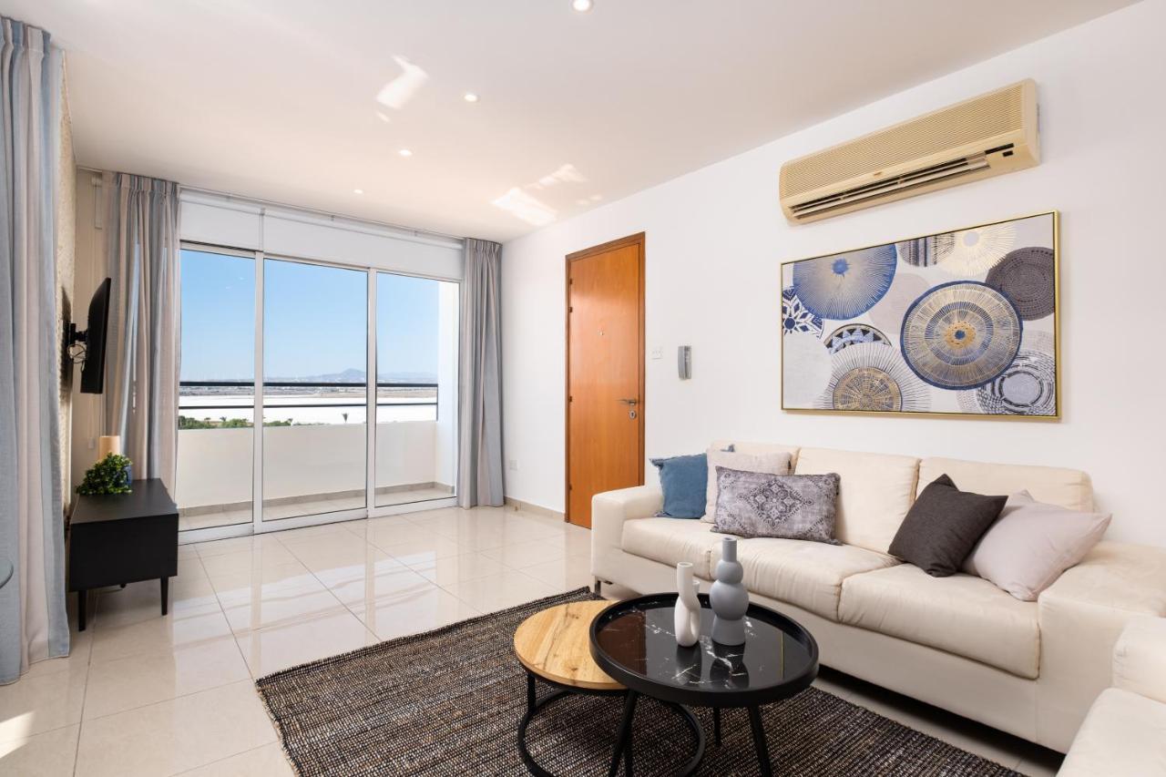 The Saline Views Makenzy Apartment Larnaca Luaran gambar