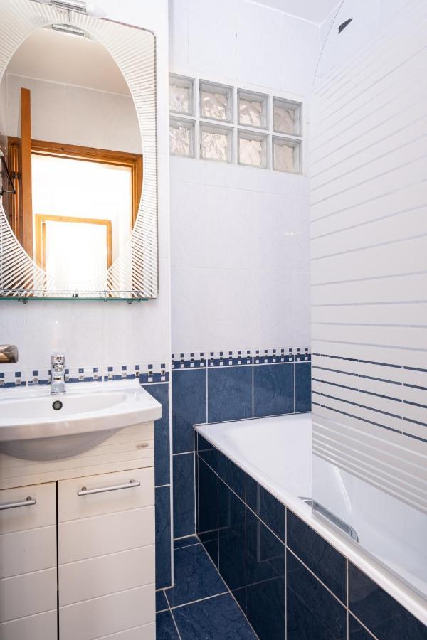 The Saline Views Makenzy Apartment Larnaca Luaran gambar