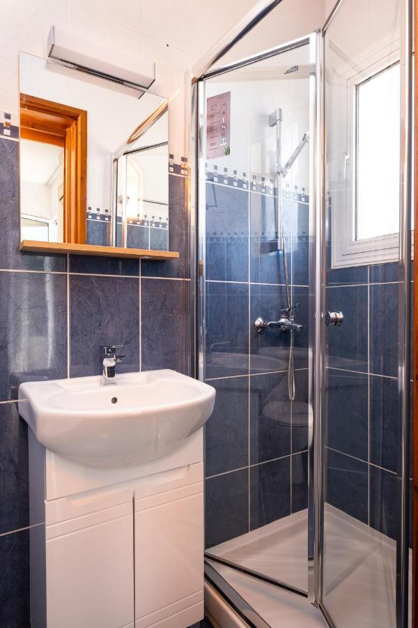The Saline Views Makenzy Apartment Larnaca Luaran gambar