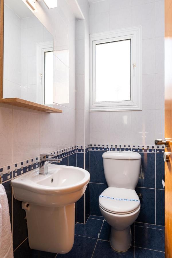 The Saline Views Makenzy Apartment Larnaca Luaran gambar