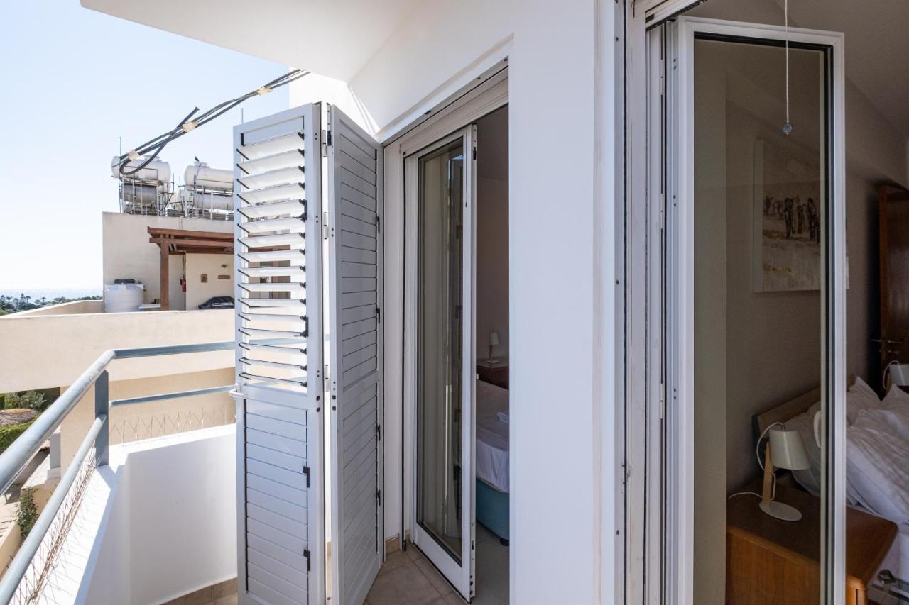 The Saline Views Makenzy Apartment Larnaca Luaran gambar